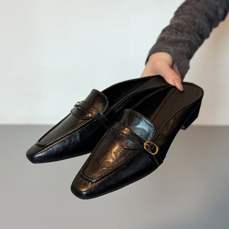 B704 SHOES