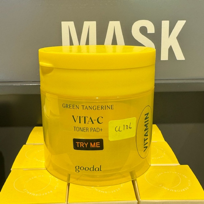 GOODAL SK020 GREEN TANGERINE VITA-C DARK SPOT CARE PAD 70EA
